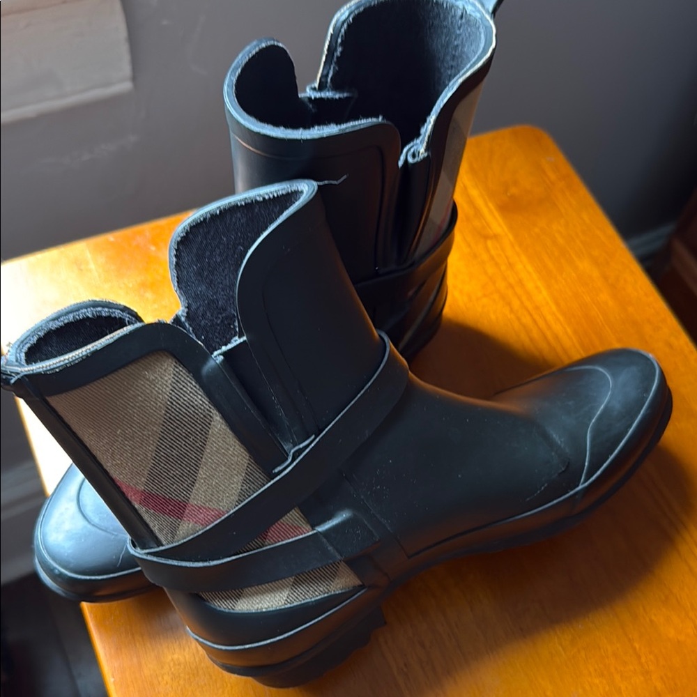 Burberry Black and Tan Winter Rain Boots
